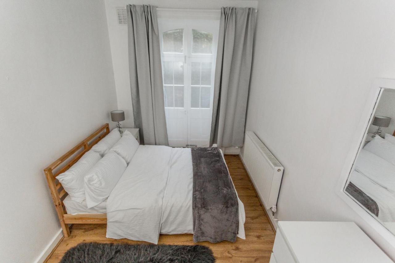 Highbury Lodge London Room photo